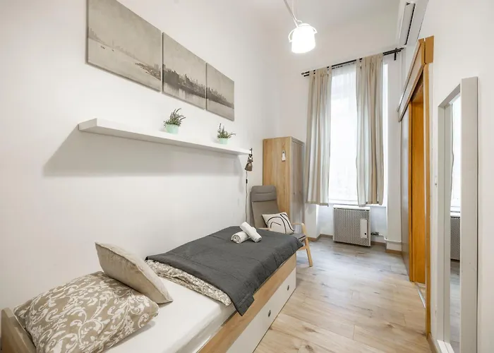 Deluxe N' Cozy Center 2bedrm * Budapeşte