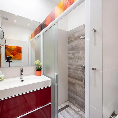 Deluxe N' Cozy Center 2bedrm * 布达佩斯