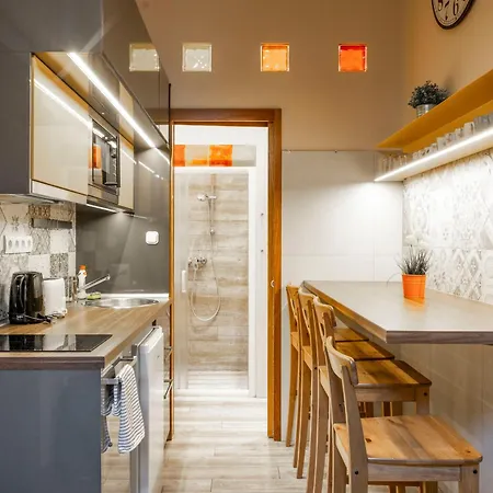 Deluxe N' Cozy Center 2bedrm *